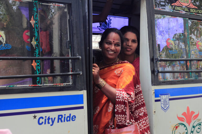 woman_bus_india